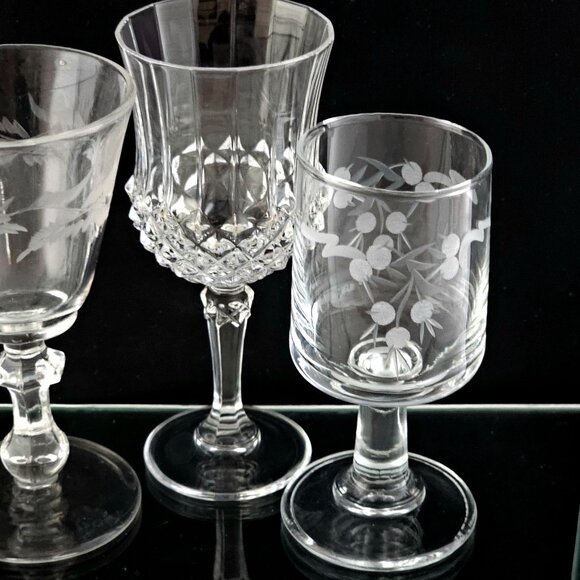 Decorative Cut Glass Liquor Cocktail Cordial Glasses (4) Collection mismatched - Picture 4 of 8